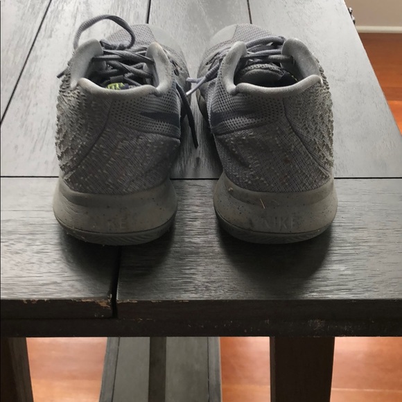 NIKE youth basketball sneakers; 6.5 - Picture 3 of 4